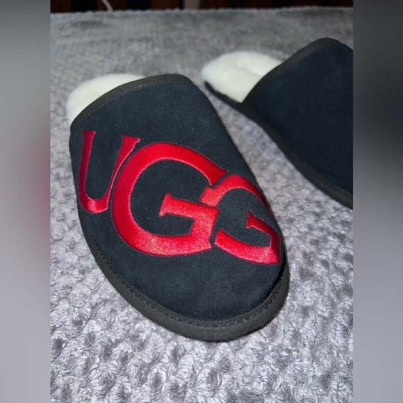 NWT UGG Scuff Logo Mens Slippers Suede Black Red US 8 UK 7 EU 41 main image 6